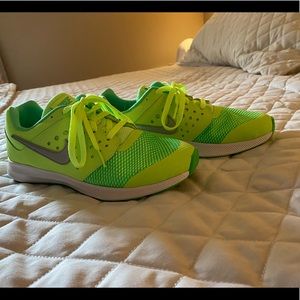 NWOT Nike shoes size Youth 3